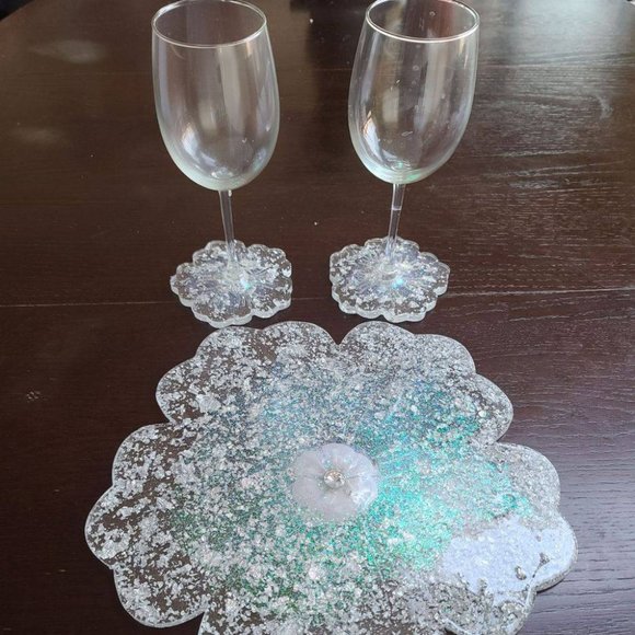 GET PATIO READY! Quaint wine set with tray - Picture 1 of 4